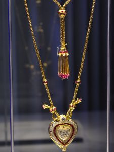 elizabeth-taylor-jewellery