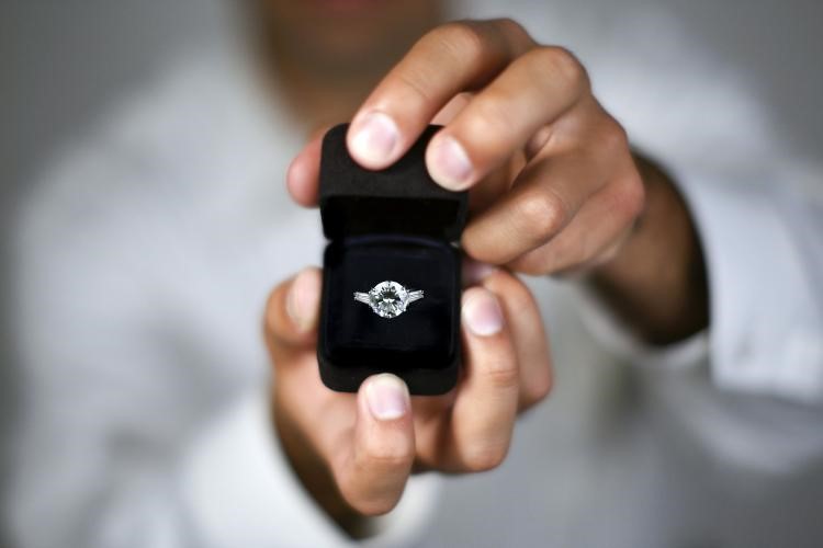 Five things nobody tells you about buying engagement ring.
