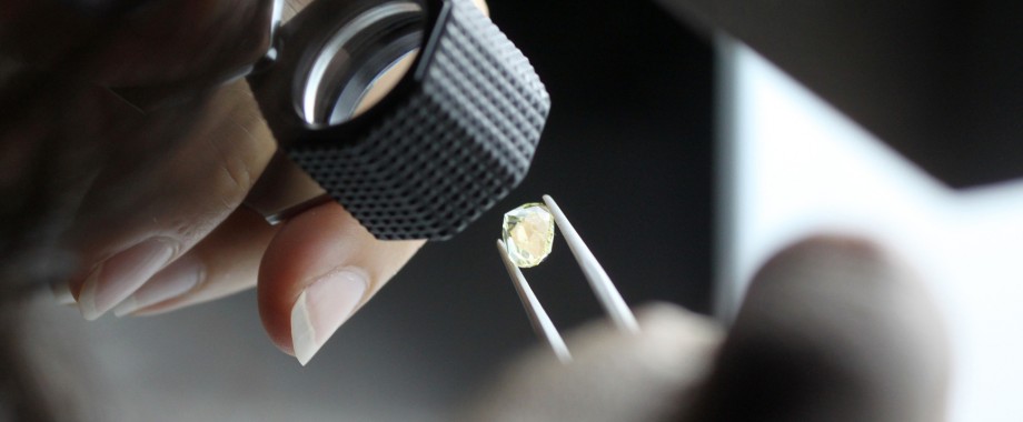 How To Check If The Diamond Is Real 1 engagement ring valuations